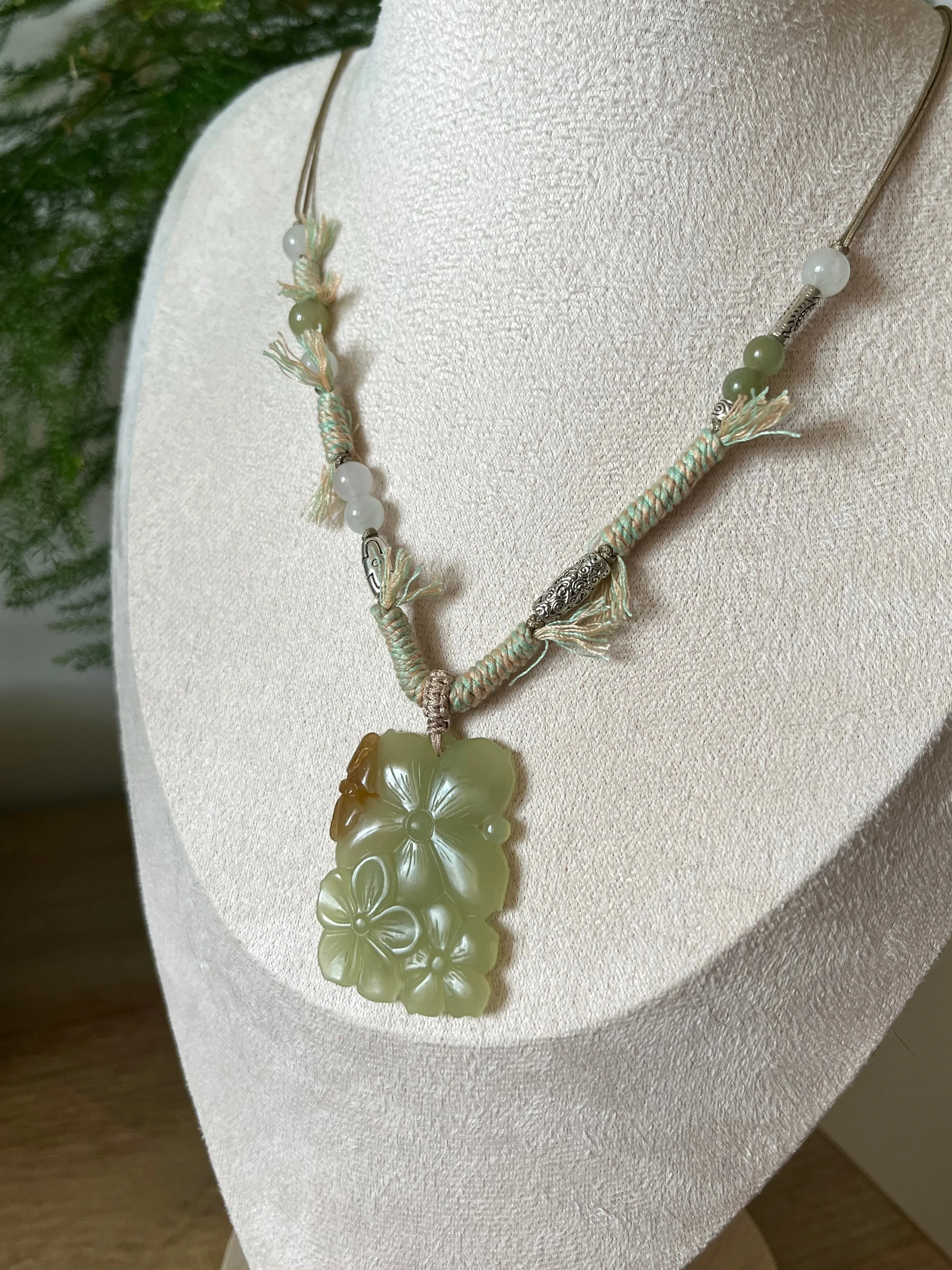 Designed Necklace with a Hand Carved Hetian Jade Flower and Butterfly Pendant, 设计款手雕俏色青黄口蝶恋花吊坠