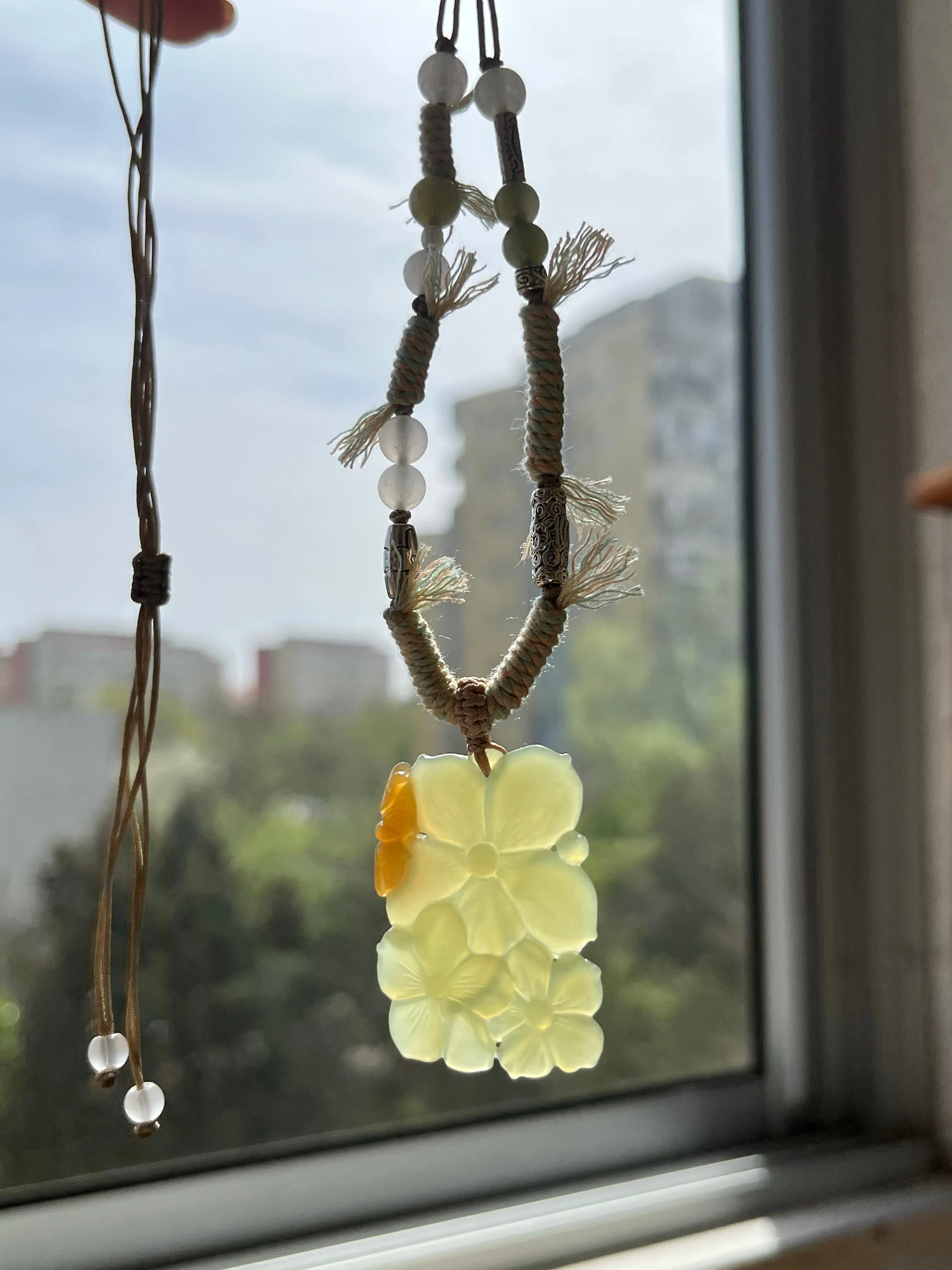 Designed Necklace with a Hand Carved Hetian Jade Flower and Butterfly Pendant, 设计款手雕俏色青黄口蝶恋花吊坠