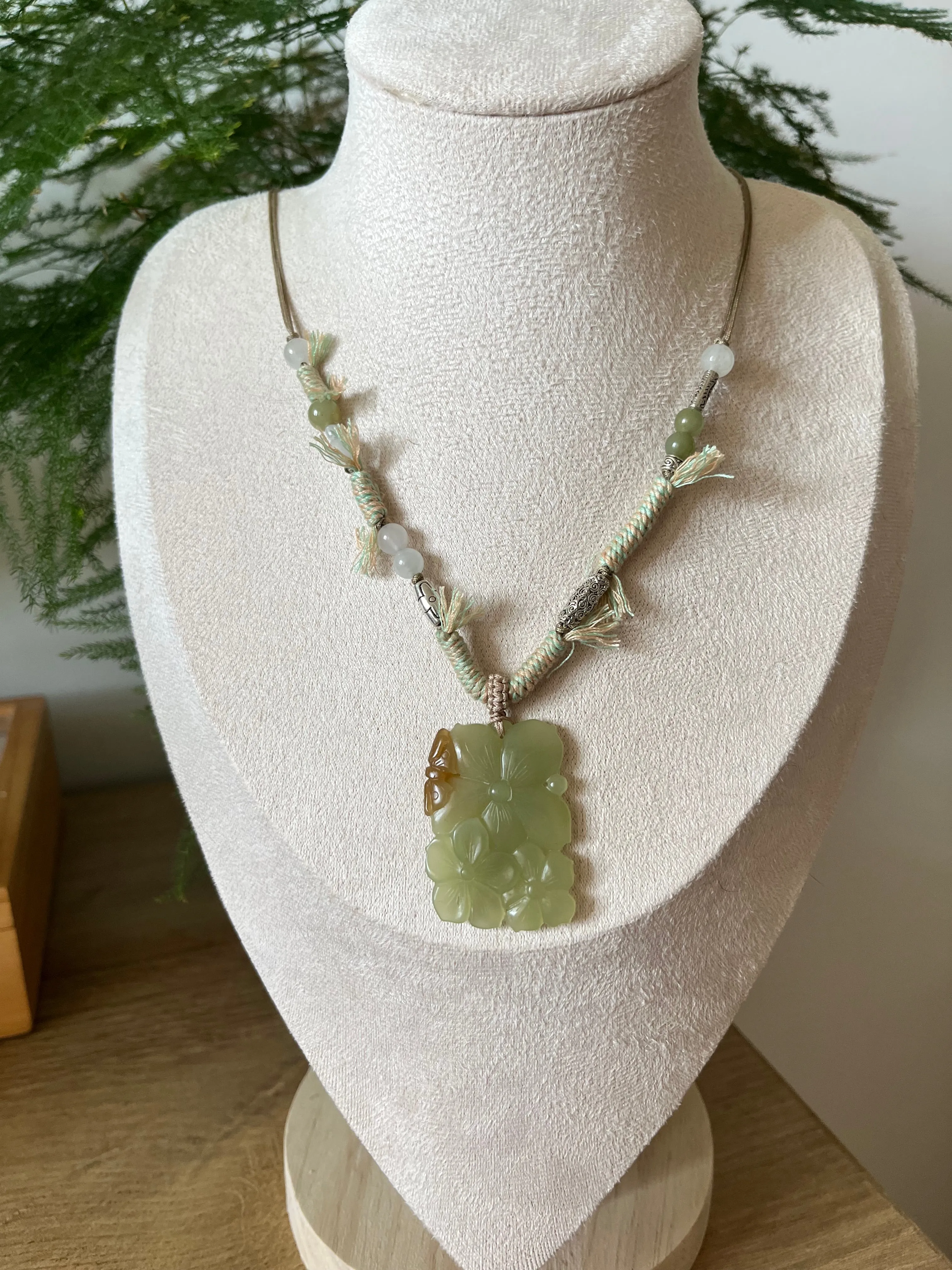 Designed Necklace with a Hand Carved Hetian Jade Flower and Butterfly Pendant, 设计款手雕俏色青黄口蝶恋花吊坠