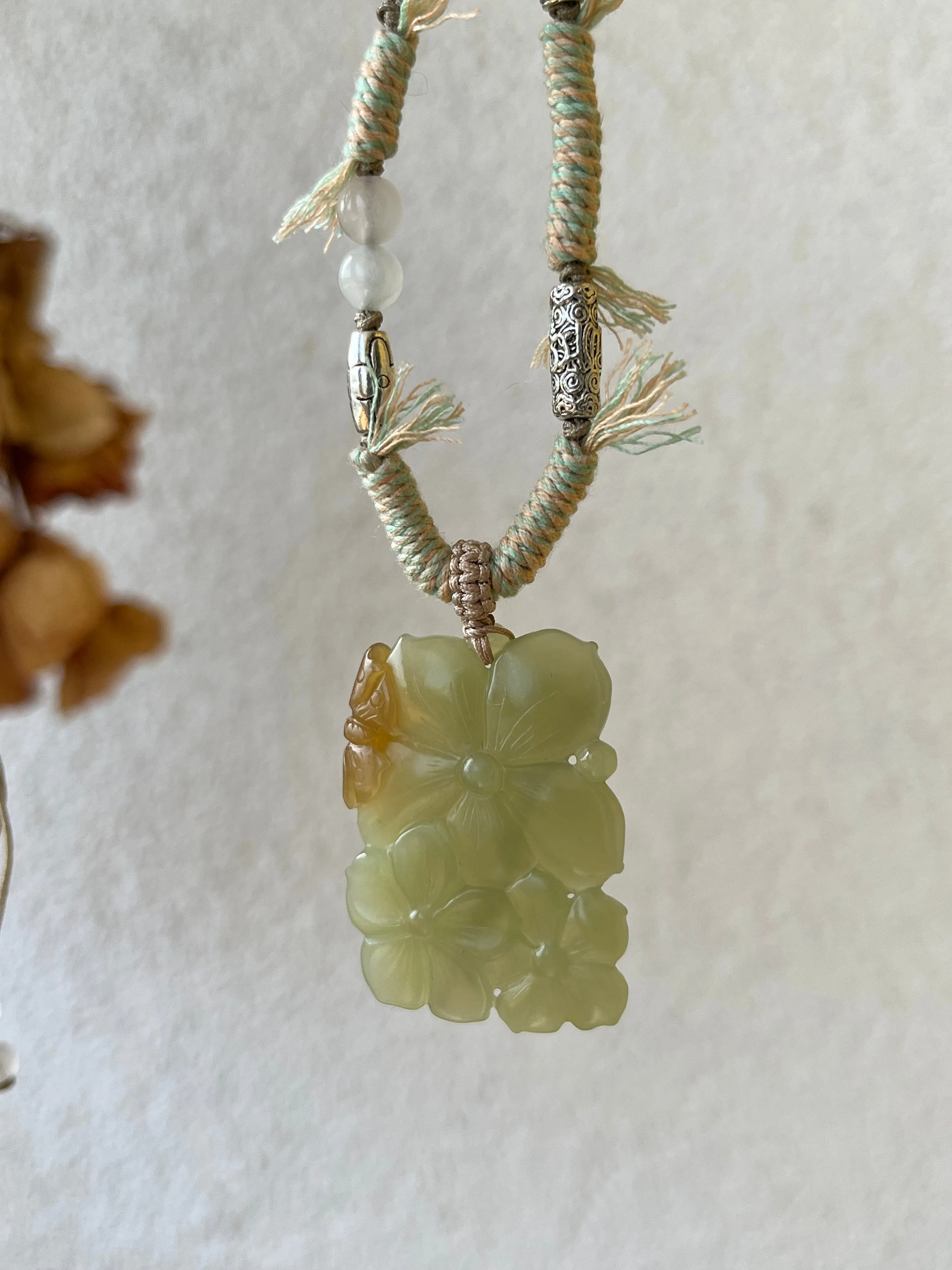 Designed Necklace with a Hand Carved Hetian Jade Flower and Butterfly Pendant, 设计款手雕俏色青黄口蝶恋花吊坠
