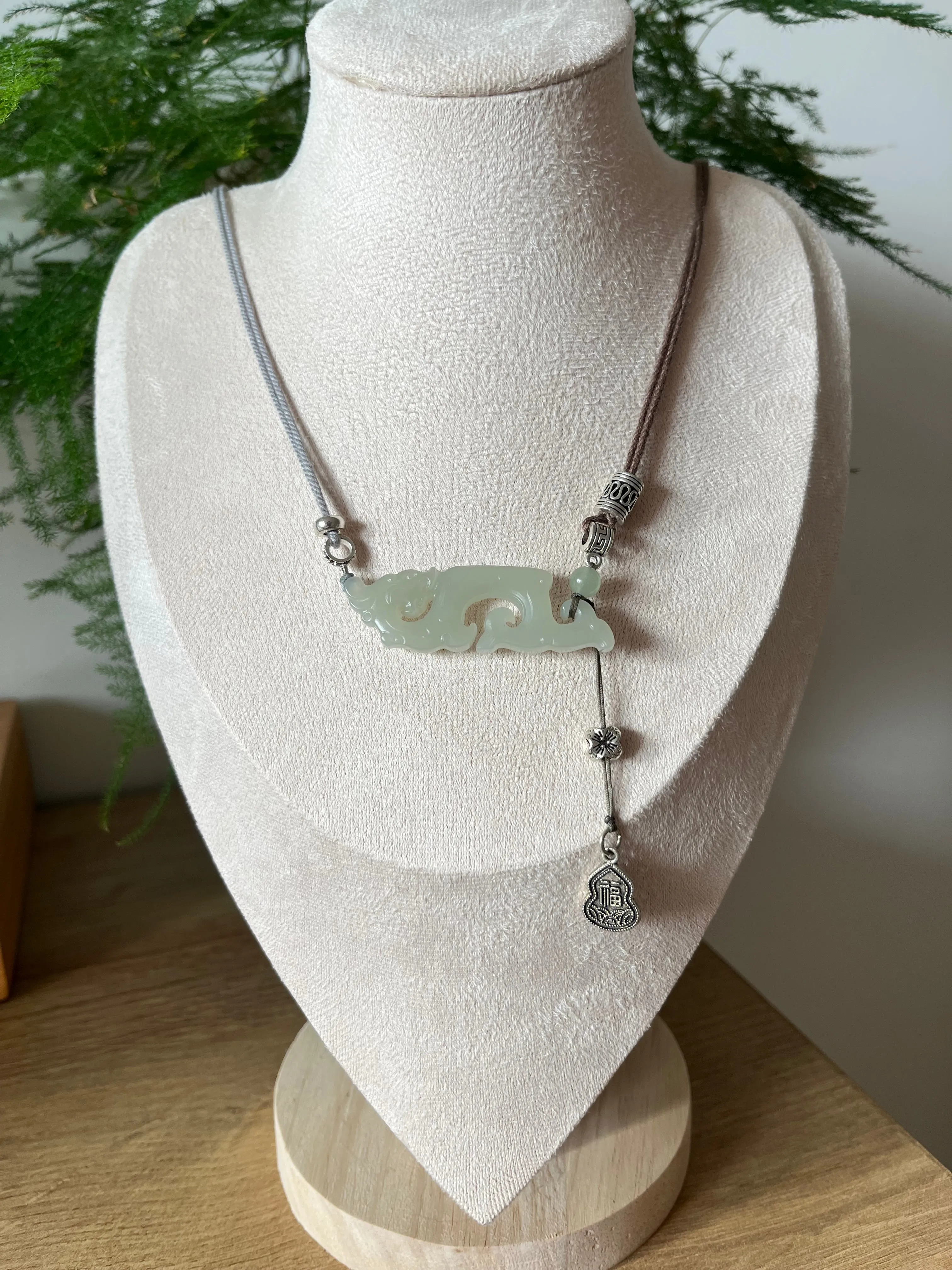 Designed Necklace with a Hand Carved Jade Chinese Antique-style Dragon Pendant, 设计款手雕和田晴水仿古龙吊坠