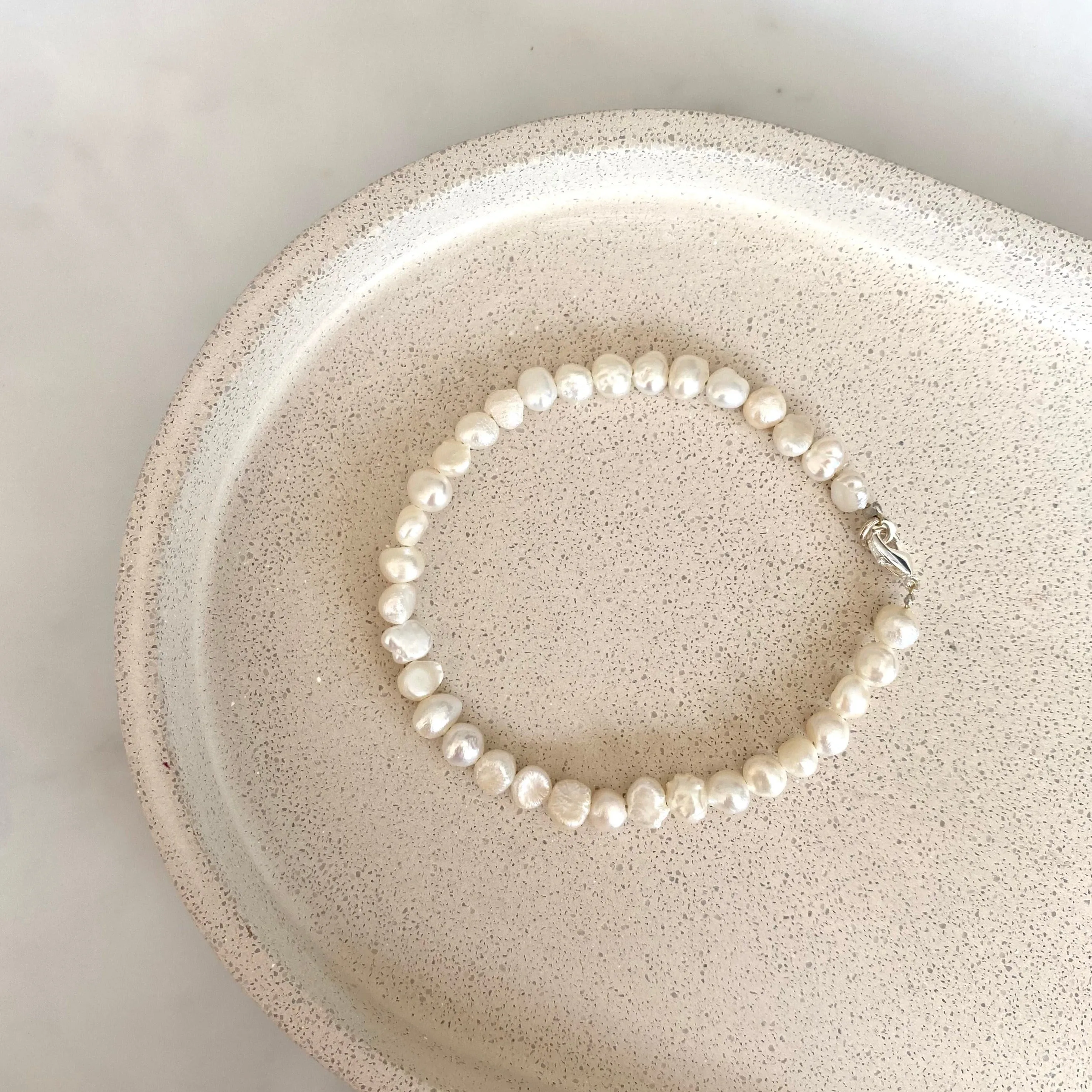 EVA PEARL BEADED BRACELET IN PLATINUM