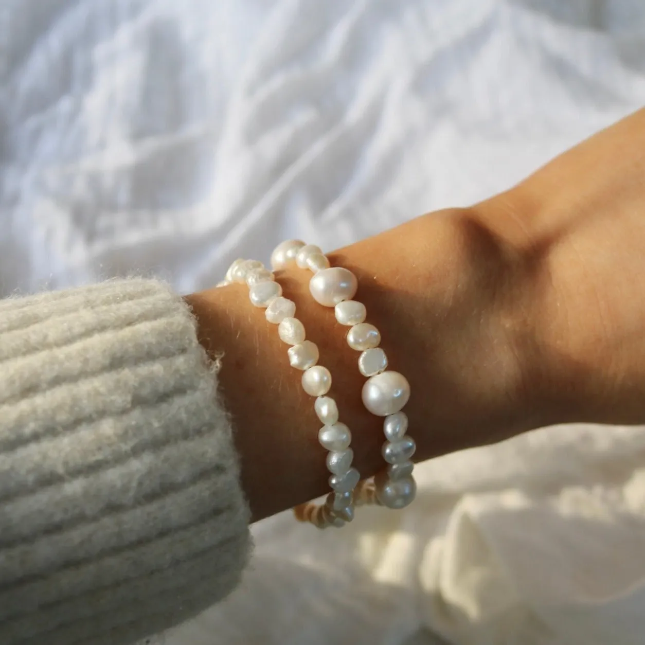 EVA PEARL BEADED BRACELET IN PLATINUM