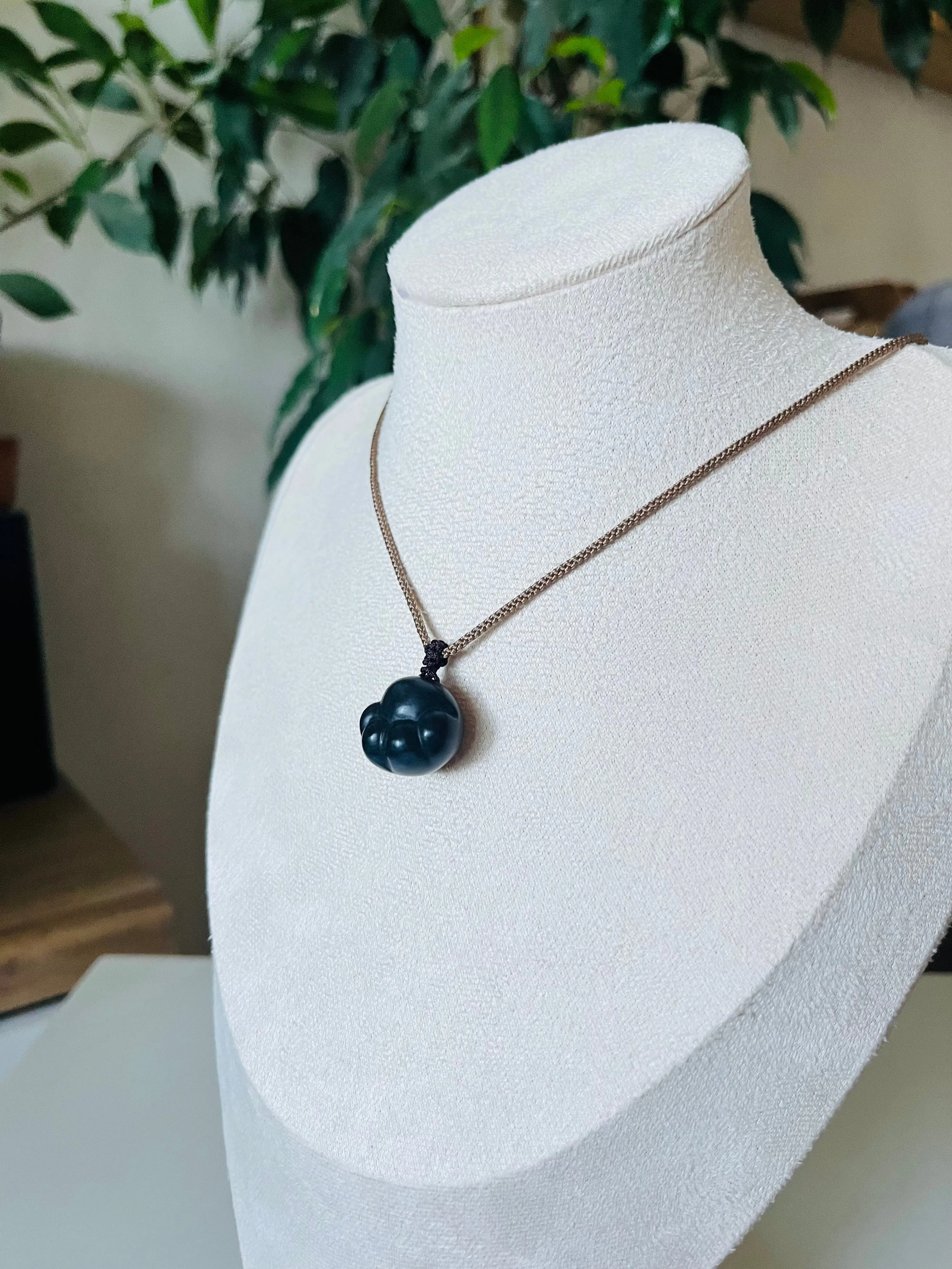Hand Carved Hetian Jade Cat Paw Pendant, 手雕和田青花胖猫爪吊坠