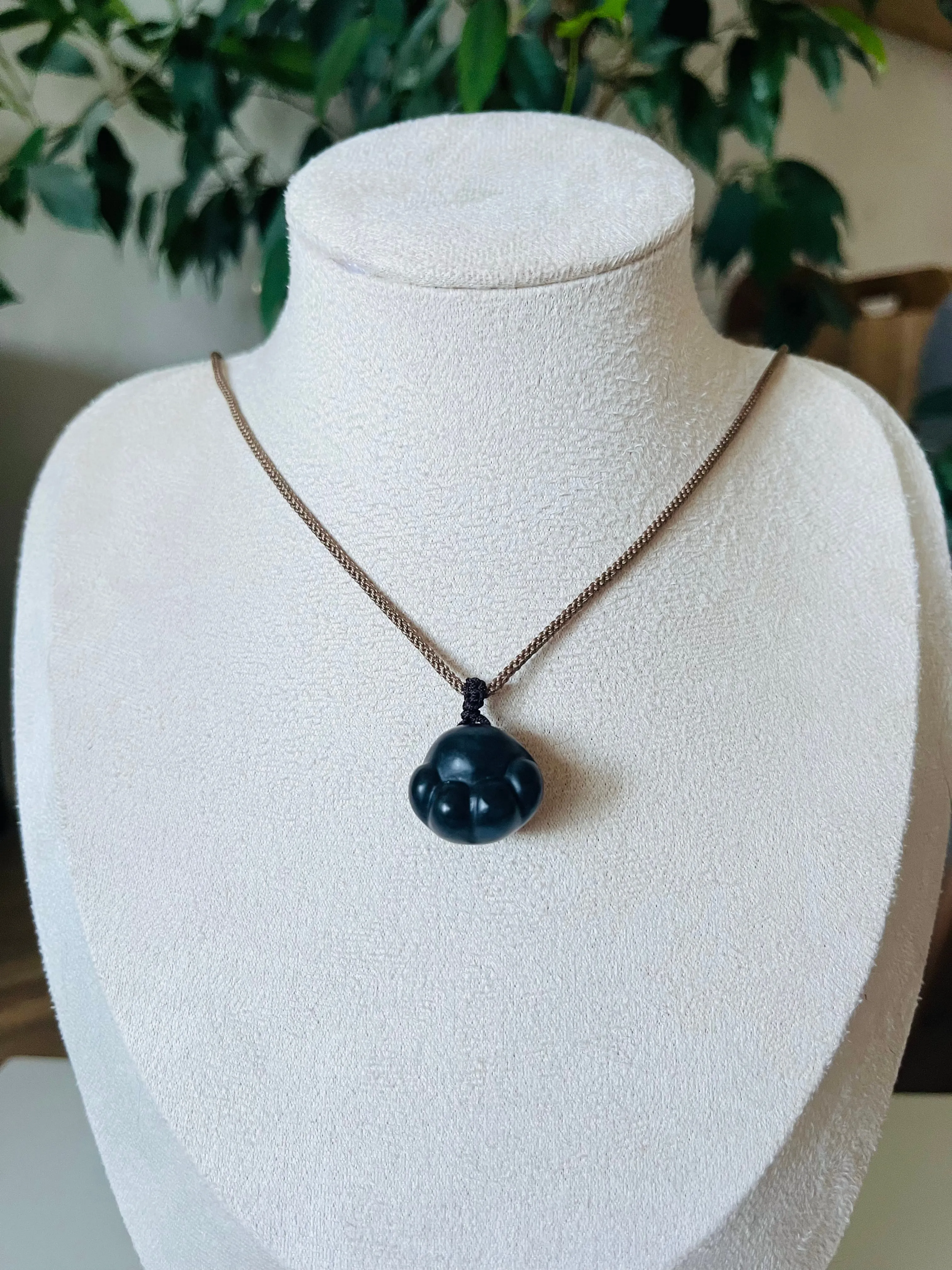 Hand Carved Hetian Jade Cat Paw Pendant, 手雕和田青花胖猫爪吊坠