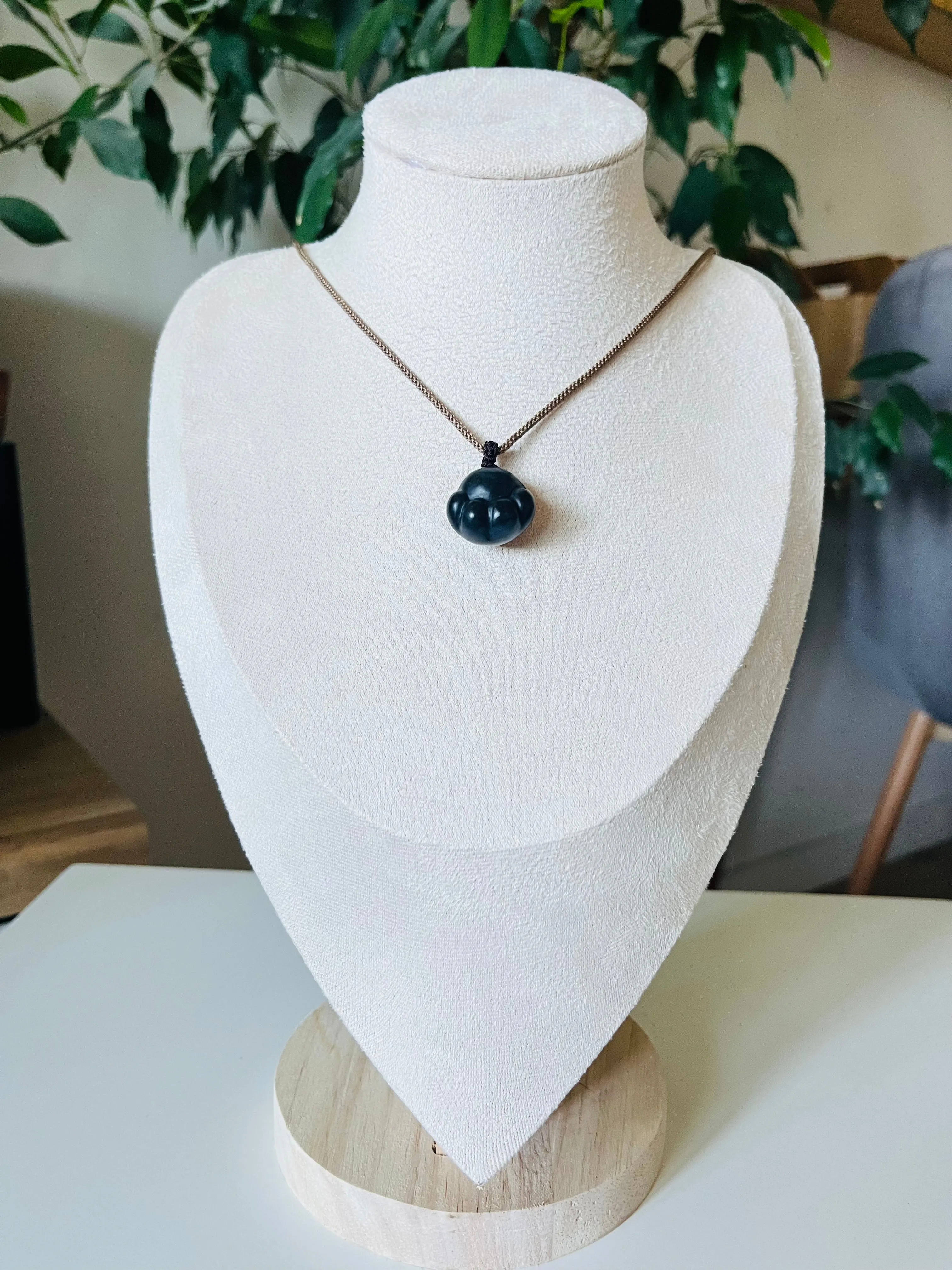 Hand Carved Hetian Jade Cat Paw Pendant, 手雕和田青花胖猫爪吊坠
